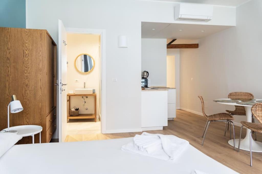 Youhosty - Ticinese Suite 1 มิลาน ภายนอก รูปภาพ