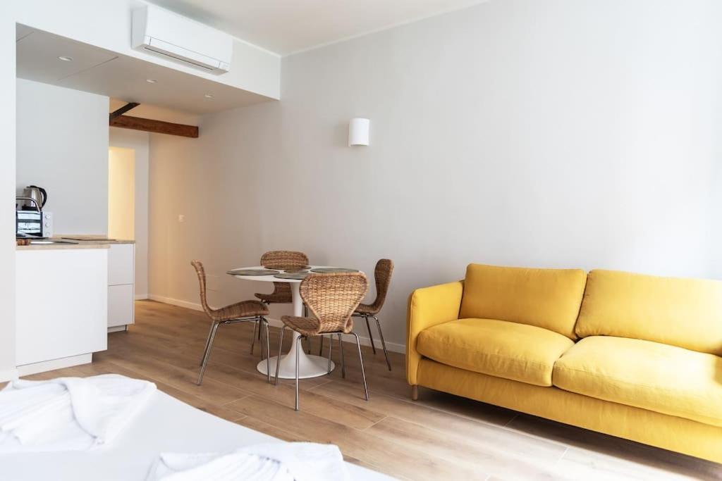Youhosty - Ticinese Suite 1 มิลาน ภายนอก รูปภาพ